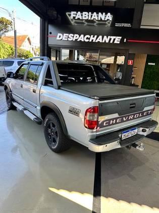 CHEVROLET S10 2.4 ADVANTAGE 4X2 CD 8V FLEX 4P MANUAL CHEVROLET S10 2.4 ADVANTAGE 4X2 CD 8V FLEX 4P MANUAL